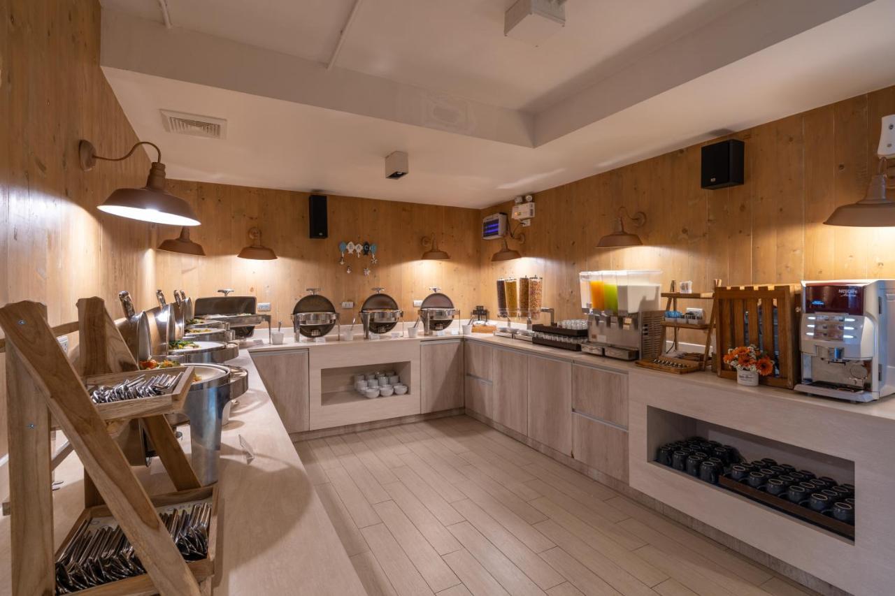 Golden Tulip Beachfront מלון 5*