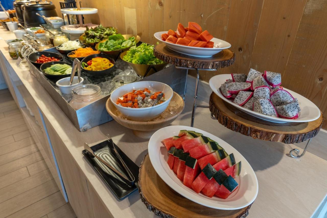 מלון Golden Tulip Beachfront 5*
