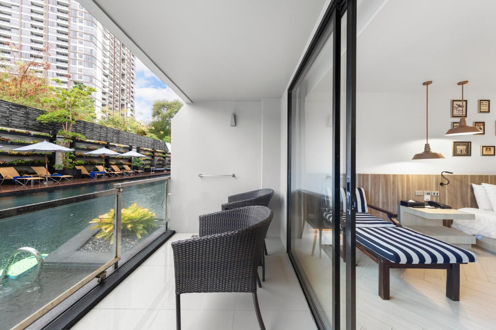 Отель Golden Tulip Beachfront